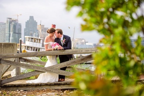 Summer Baltimore Museum of Industry Wedding || Annabelle Dando Photography || Charm City Wed || www.charmcitywed.com