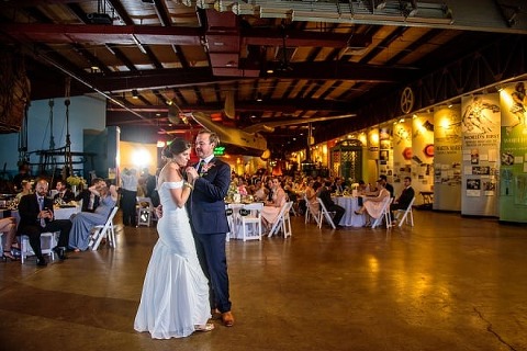 Summer Baltimore Museum of Industry Wedding || Annabelle Dando Photography || Charm City Wed || www.charmcitywed.com