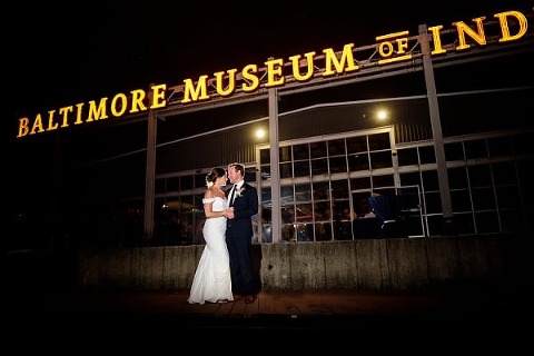 Summer Baltimore Museum of Industry Wedding || Annabelle Dando Photography || Charm City Wed || www.charmcitywed.com