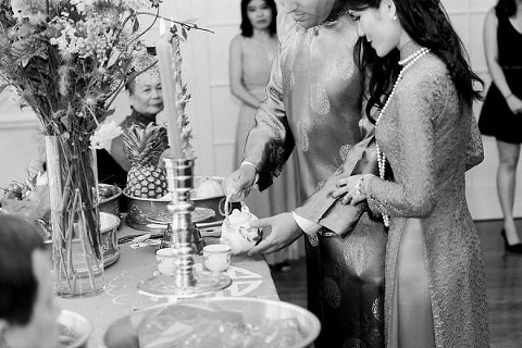 Vietnamese Engagement || Joy Michelle Photography || Charm City Wed || www.charmcitywed.com