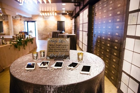 Chic Mt Washington Mill Dye House Wedding || Rebekah J Murray Photography || Charm City Wed || www.charmcitywed.com