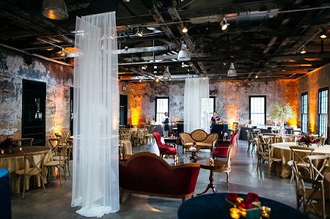 Chic Mt Washington Mill Dye House Wedding || Rebekah J Murray Photography || Charm City Wed || www.charmcitywed.com