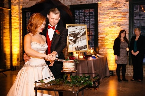 Chic Mt Washington Mill Dye House Wedding || Rebekah J Murray Photography || Charm City Wed || www.charmcitywed.com