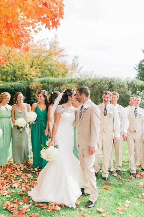 Fall Antrim 1844 Wedding || Mary Neumann Photography || Charm City Wed || www.charmcitywed.com