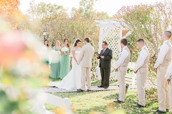 Fall Antrim 1844 Wedding || Mary Neumann Photography || Charm City Wed || www.charmcitywed.com