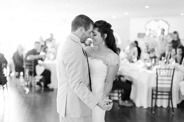 Fall Antrim 1844 Wedding || Mary Neumann Photography || Charm City Wed || www.charmcitywed.com