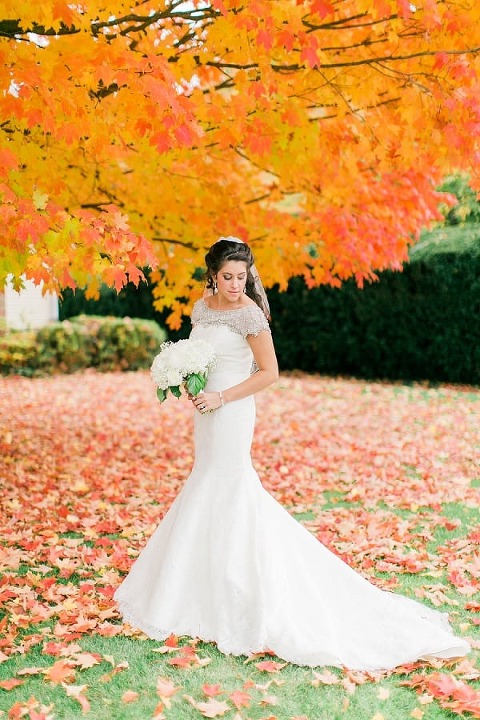 Fall Antrim 1844 Wedding || Mary Neumann Photography || Charm City Wed || www.charmcitywed.com