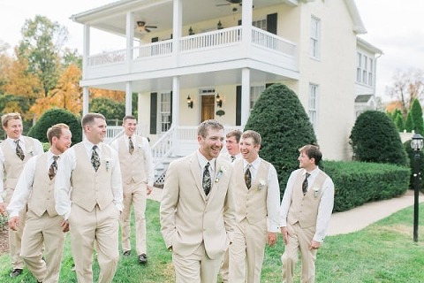 Fall Antrim 1844 Wedding || Mary Neumann Photography || Charm City Wed || www.charmcitywed.com