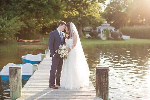 Kent Manor Inn Wedding || Tara+Renata || Charm City Wed || www.charmcitywed.com