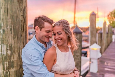 Sunset Engagement Session || Nikki Schell Photography || Charm City Wed || www.charmcitywed.com