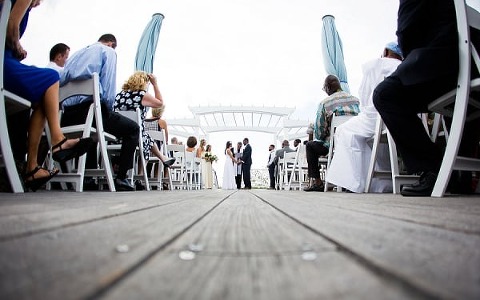 Boho Chesapeake Bay Beach Club Wedding || Jessica Eastburn Photography || Charm City Wed || www.charmcitywed.com