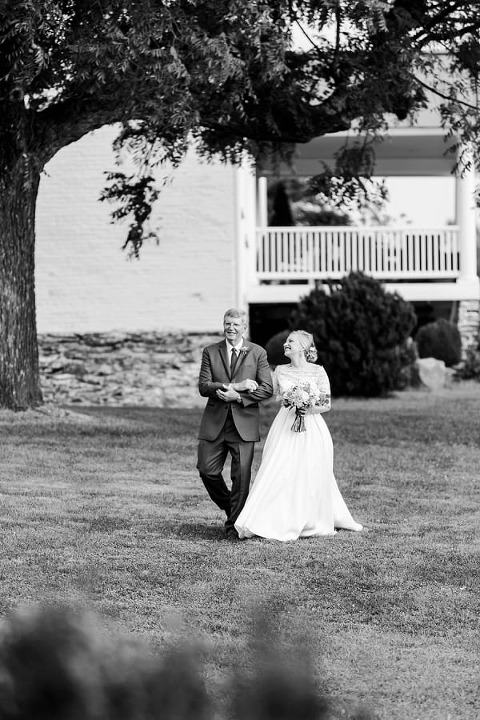 Glen Ellen Farm Wedding || Heather Ryan Photography || Charm City Wed || www.charmcitywed.com