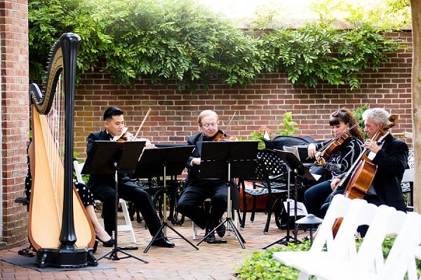 Tidewater Inn Wedding || Jessica Eastburn Photography || Charm City Wed || www.charmcitywed.com Tidewater Inn Wedding || Jessica Eastburn Photography || Charm City Wed || www.charmcitywed.com