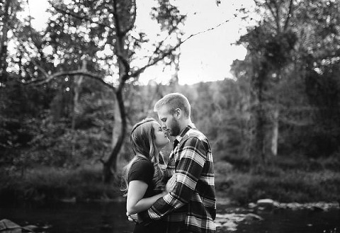 Gunpowder Falls State Park Engagement Session || Elizabeth Mae Photography || Charm City Wed || www.charmcitywed.com