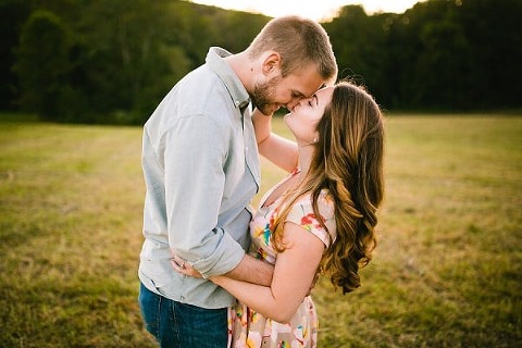 Gunpowder Falls State Park Engagement Session || Elizabeth Mae Photography || Charm City Wed || www.charmcitywed.com
