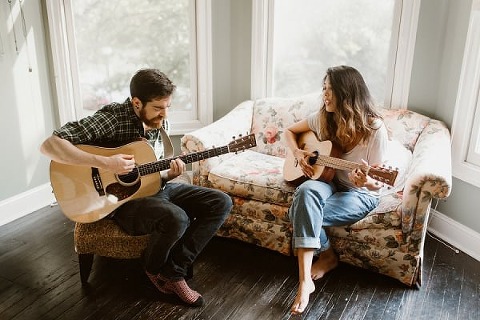 Home Engagement Session || Kate Ann Photography || Charm City Wed || www.charmcitywed.com