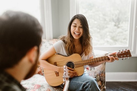 Home Engagement Session || Kate Ann Photography || Charm City Wed || www.charmcitywed.com