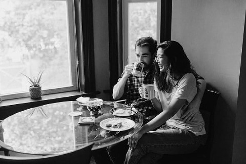 Home Engagement Session || Kate Ann Photography || Charm City Wed || www.charmcitywed.com