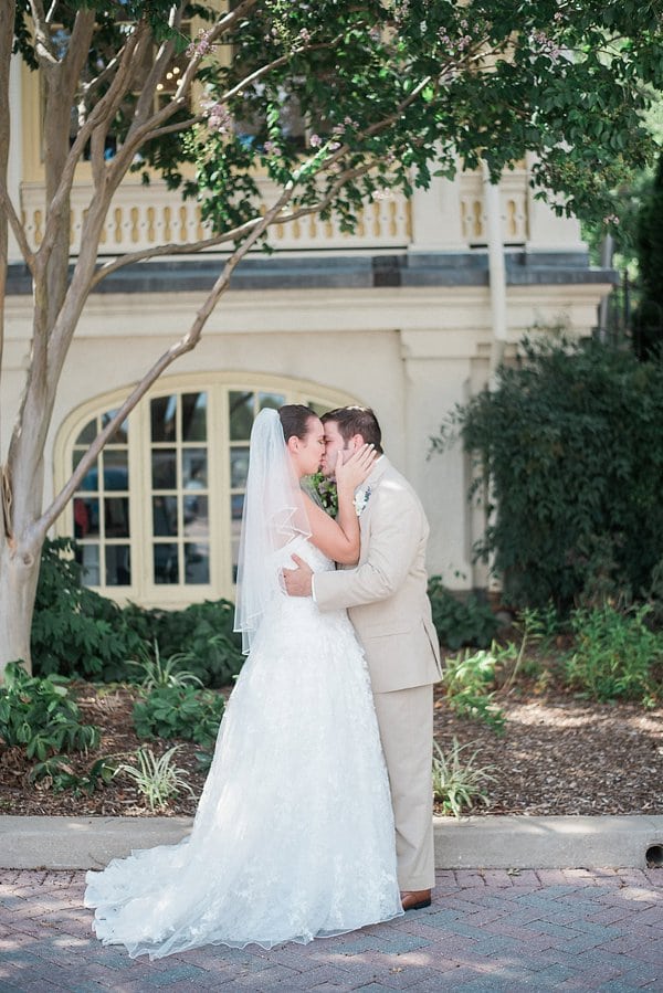 Maryland Zoo Wedding || Meghan Elizabeth Photography || Charm City Wed || www.charmcitywed.com
