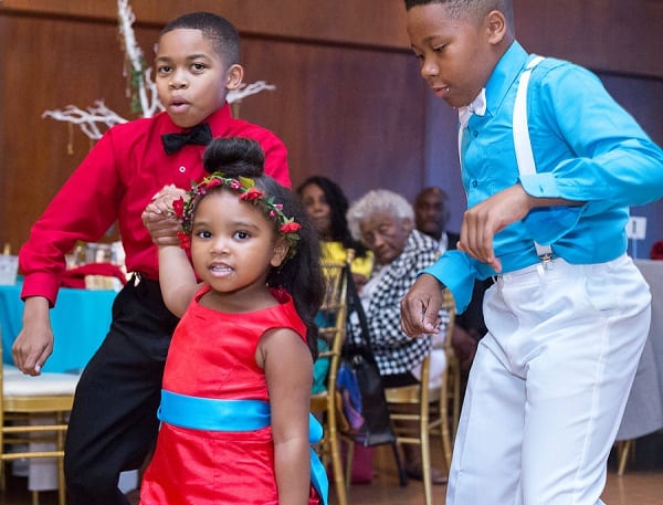 Overhills Mansion Wedding || Kimberly Dean Photos || Charm City Wed || www.charmcitywed.com Overhills Mansion Wedding || Kimberly Dean Photos || Charm City Wed || www.charmcitywed.com