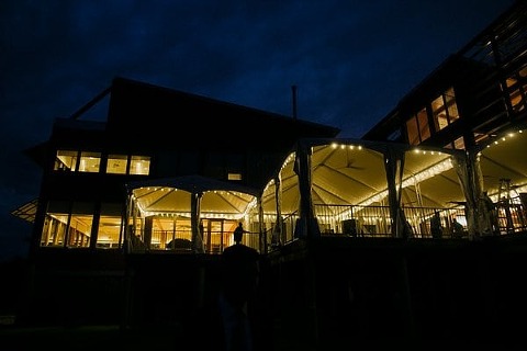 Chesapeake Bay Foundation Wedding by Love Life Images || Charm City Wed || www.charmcitywed.com