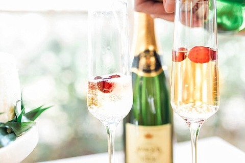 Christmas Styled Shoot at the Kent Manor Inn || 1783 Photography || Charm City Wed || www.charmcitywed.com