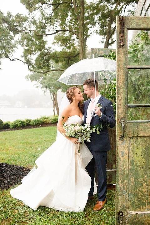 Rainy Annapolis Backyard Wedding || Kira Nicole Photography || Pop the Cork Designs || Charm City Wed || www.charmcitywed.com