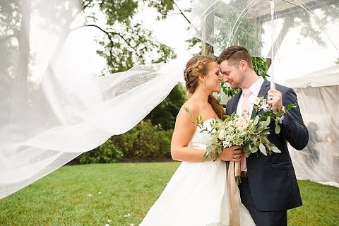 Rainy Annapolis Backyard Wedding || Kira Nicole Photography || Pop the Cork Designs || Charm City Wed || www.charmcitywed.com