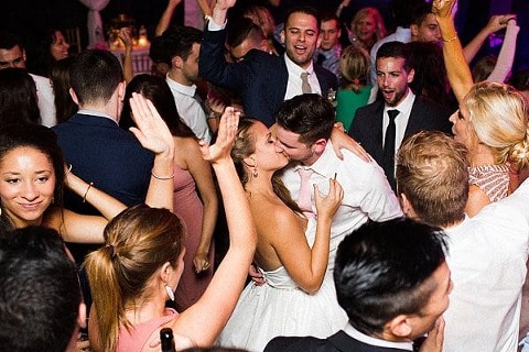 Rainy Annapolis Backyard Wedding || Kira Nicole Photography || Pop the Cork Designs || Charm City Wed || www.charmcitywed.com