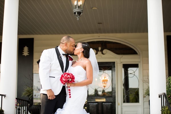 Superhero Mansion at Valley Country Club Wedding || Photography by Tracie || Charm City Wed || www.charmcitywed.com Superhero Mansion at Valley Country Club Wedding || Photography by Tracie || Charm City Wed || www.charmcitywed.com