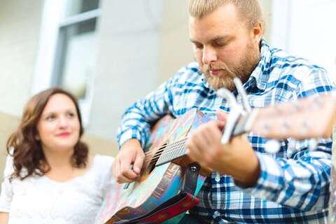 Graffiti Wall Engagement Session || Jessica Nazarova Photography || Charm City Wed || www.charmcitywed.com