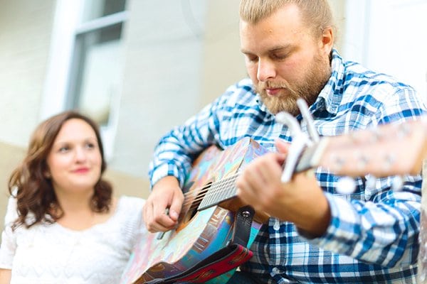Graffiti Wall Engagement Session || Jessica Nazarova Photography || Charm City Wed || www.charmcitywed.com