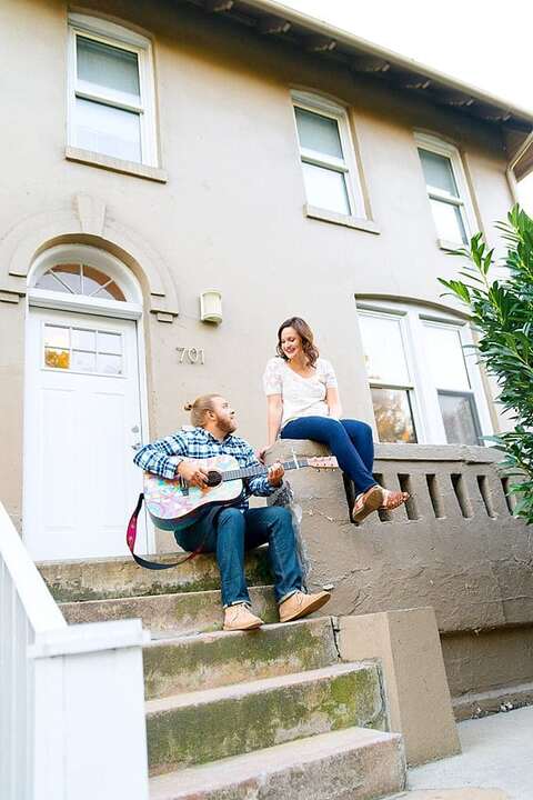 Graffiti Wall Engagement Session || Jessica Nazarova Photography || Charm City Wed || www.charmcitywed.com
