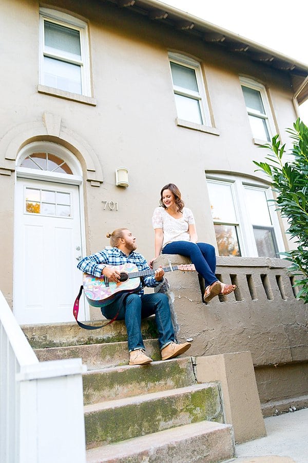 Graffiti Wall Engagement Session || Jessica Nazarova Photography || Charm City Wed || www.charmcitywed.com