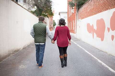 Downtown Frederick Engagement || Jessi Grace Photography || Charm City Wed || www.charmcitywed.com