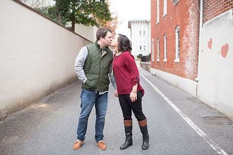 Downtown Frederick Engagement || Jessi Grace Photography || Charm City Wed || www.charmcitywed.com