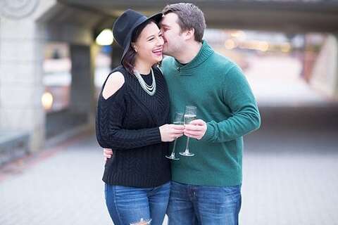 Downtown Frederick Engagement || Jessi Grace Photography || Charm City Wed || www.charmcitywed.com