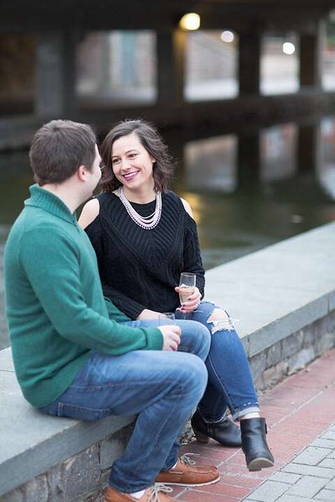 Downtown Frederick Engagement || Jessi Grace Photography || Charm City Wed || www.charmcitywed.com