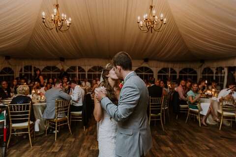 Historic Waverly Mansion Wedding || L.A Birdie Photography || Charm City Wed || www.charmcitywed.com