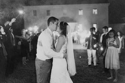 Historic Waverly Mansion Wedding || L.A Birdie Photography || Charm City Wed || www.charmcitywed.com