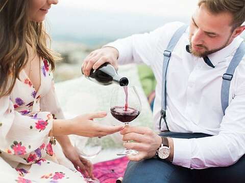 Mountain Engagement Session || Molly Lichten Photography || Charm City Wed || www.charmcitywed.com