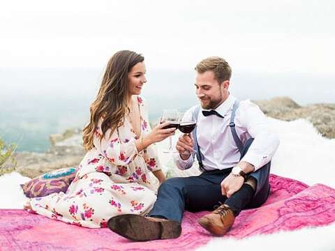 Mountain Engagement Session || Molly Lichten Photography || Charm City Wed || www.charmcitywed.com