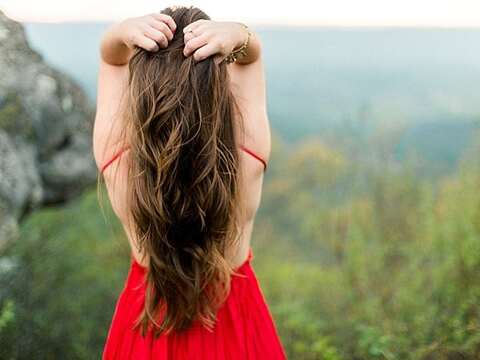 Mountain Engagement Session || Molly Lichten Photography || Charm City Wed || www.charmcitywed.com