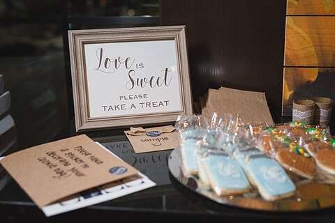 National Harbor Sunset Room Wedding || Taylor and Ben Photography || Charm City Wed || www.charmcitywed.com