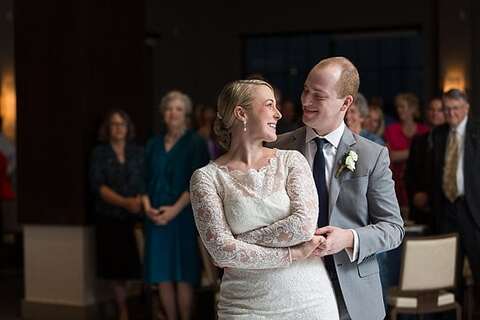 National Harbor Sunset Room Wedding || Taylor and Ben Photography || Charm City Wed || www.charmcitywed.com