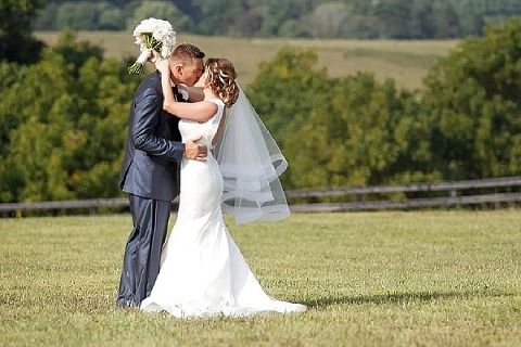 Beautiful Backyard Wedding || Be Photography || Charm City Wed || www.charmcitywed.com