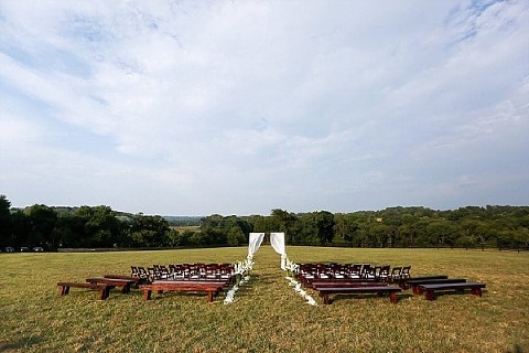 Beautiful Backyard Wedding || Be Photography || Charm City Wed || www.charmcitywed.com