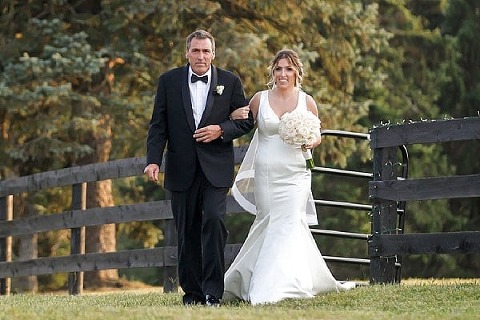 Beautiful Backyard Wedding || Be Photography || Charm City Wed || www.charmcitywed.com