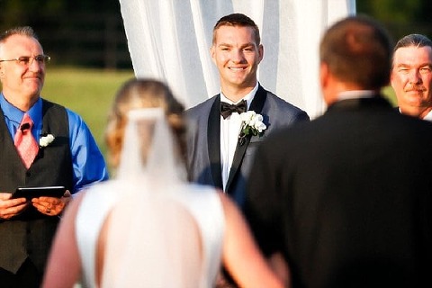 Beautiful Backyard Wedding || Be Photography || Charm City Wed || www.charmcitywed.com