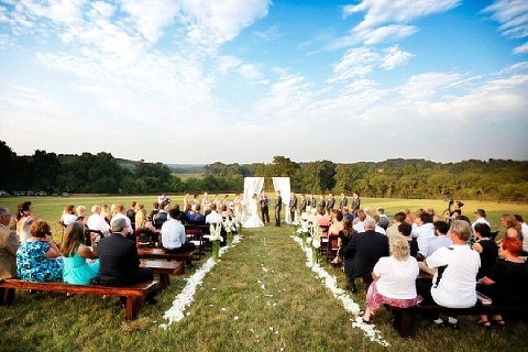 Beautiful Backyard Wedding || Be Photography || Charm City Wed || www.charmcitywed.com